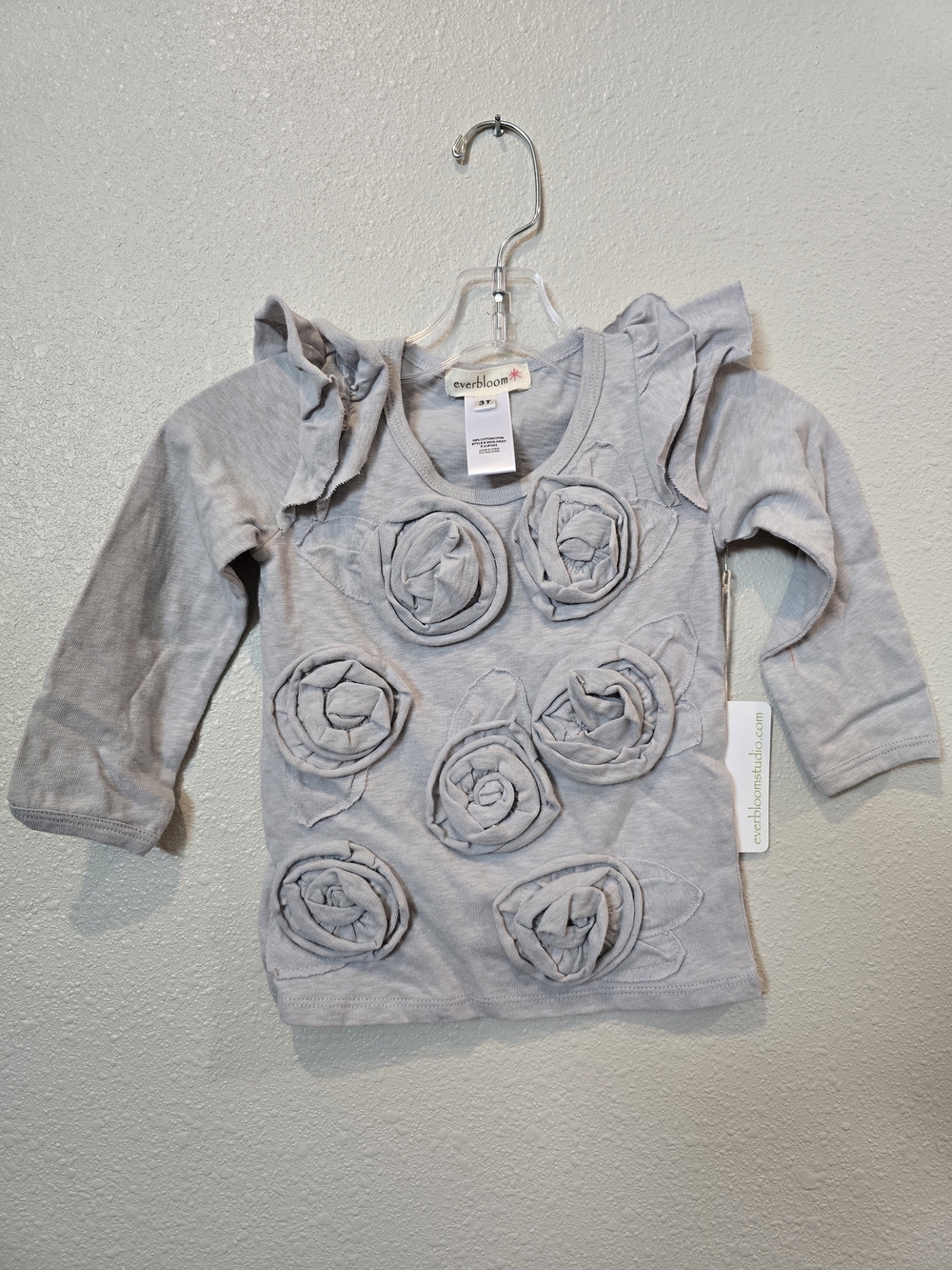 Gray Long Sleeve Floral Applique Tee